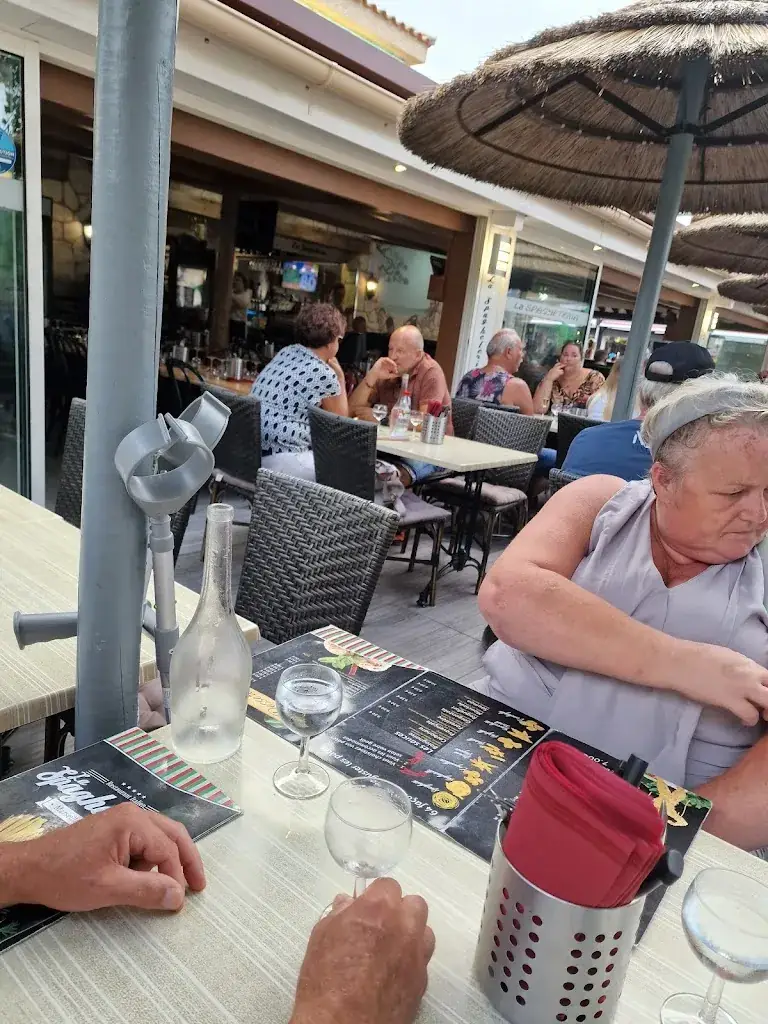 Dee Curran_Restaurant La Spagheteria_Marseillan_review