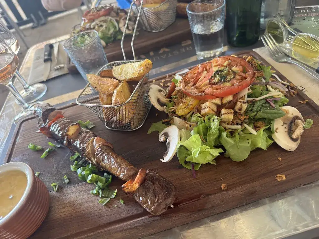 Emma Voysey_Restaurant le XIVème, Père et fils_Mauvezin_review