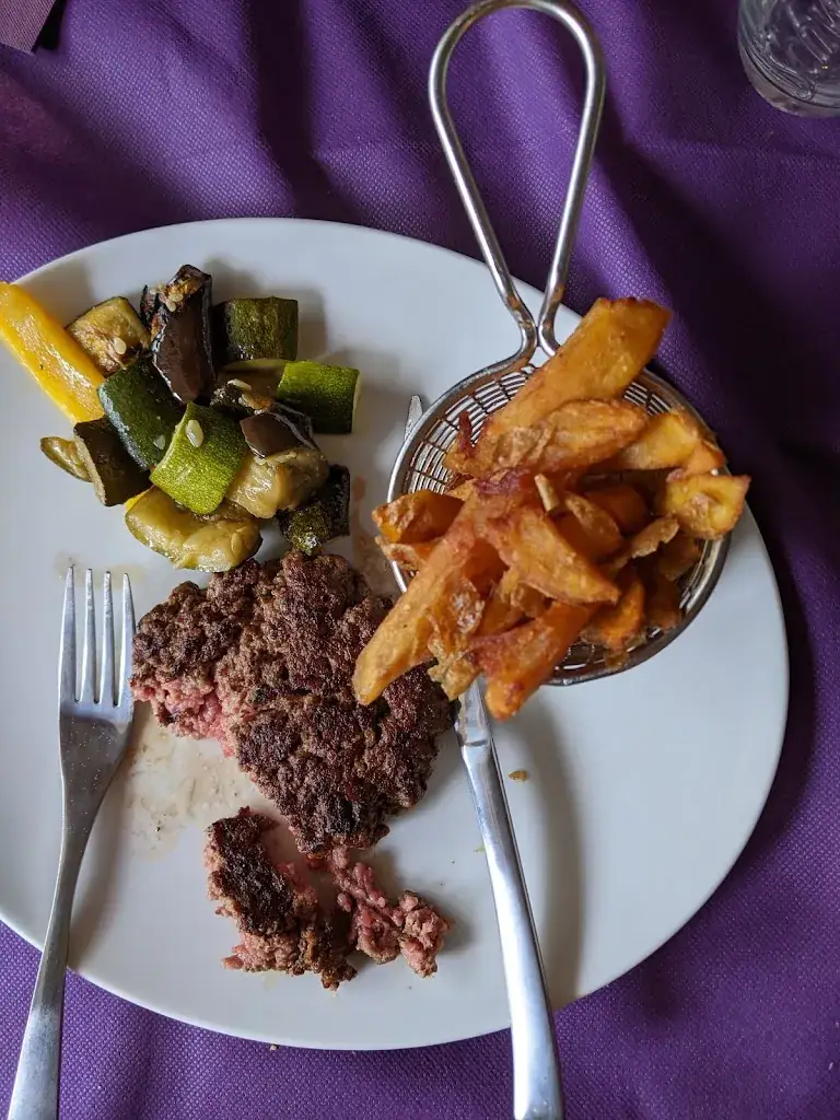 Samantha Mathew_Le Beef and COw_Feigères_review