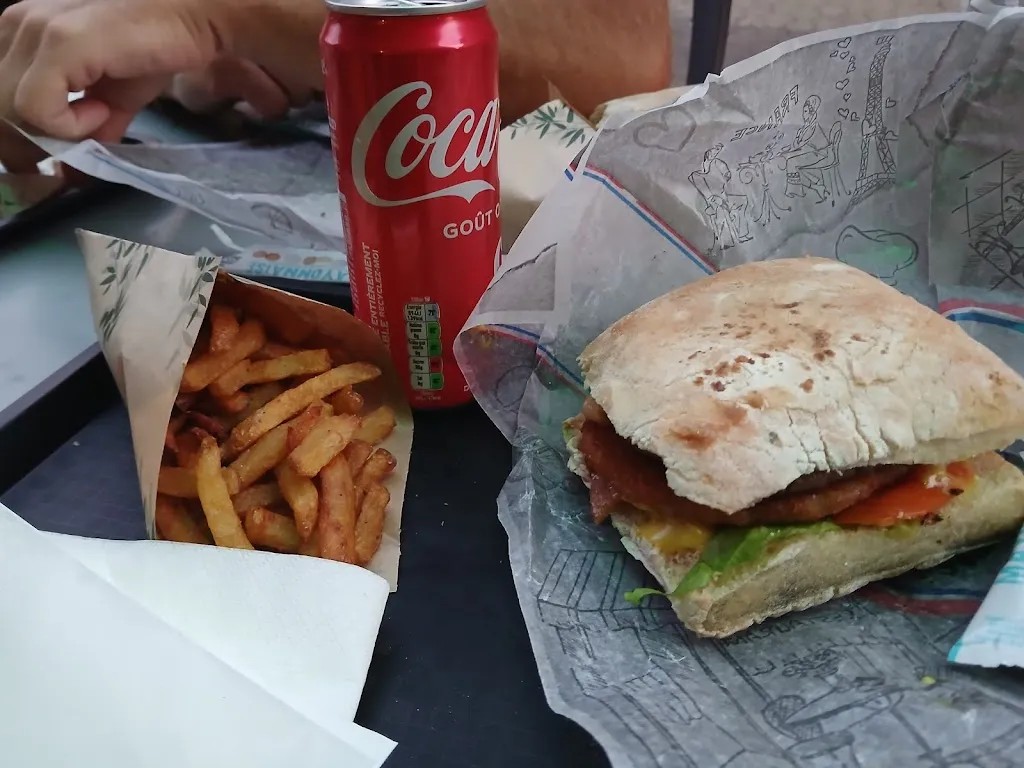 Andrea Minssieux Jacquet_Le Club Burger_Marvejols_review