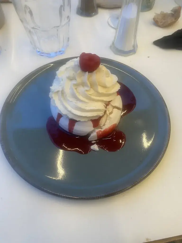 Mathilde Courbassier_L’ENDROIT_Colagne_recensione