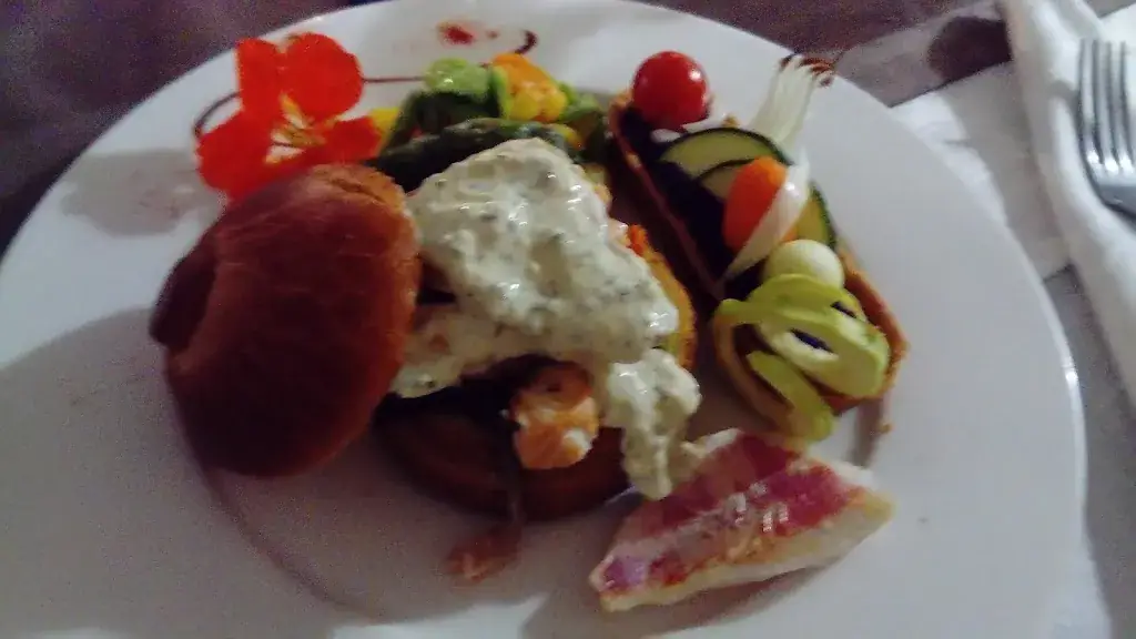 Florence Delclos_Le Paradis du Pape_Mazères_review