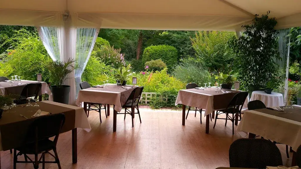 Le Paradis du Pape restaurant in Mazères