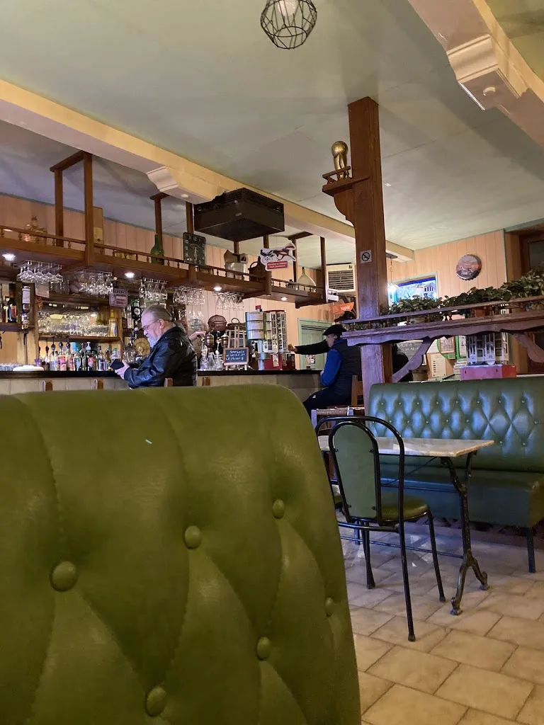 Café des Sports P.M.U. restaurant in Miélan