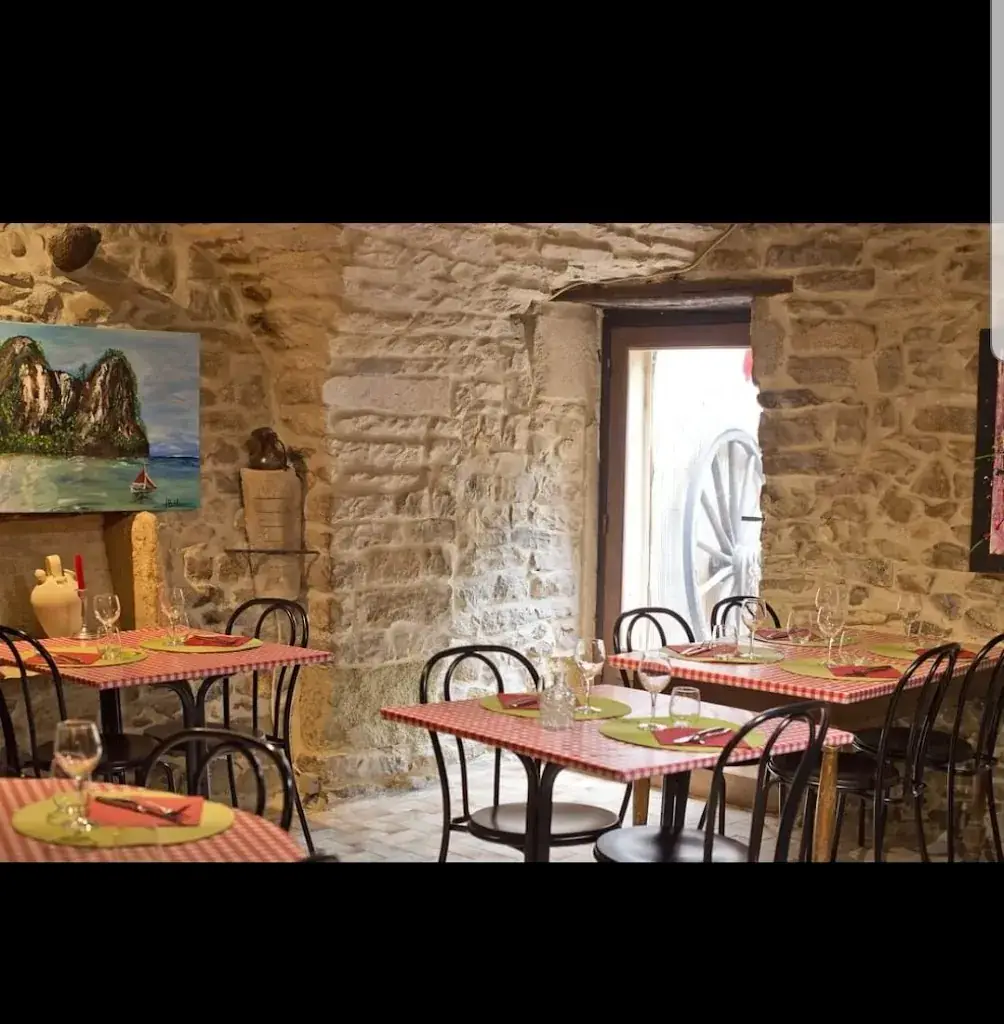 Lou Clapas Restaurant in Milhaud