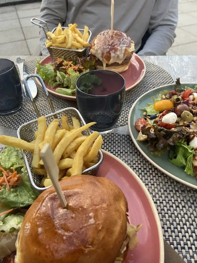 יעל ריסבי רז_The Freddy's_Contamines-Montjoie_review