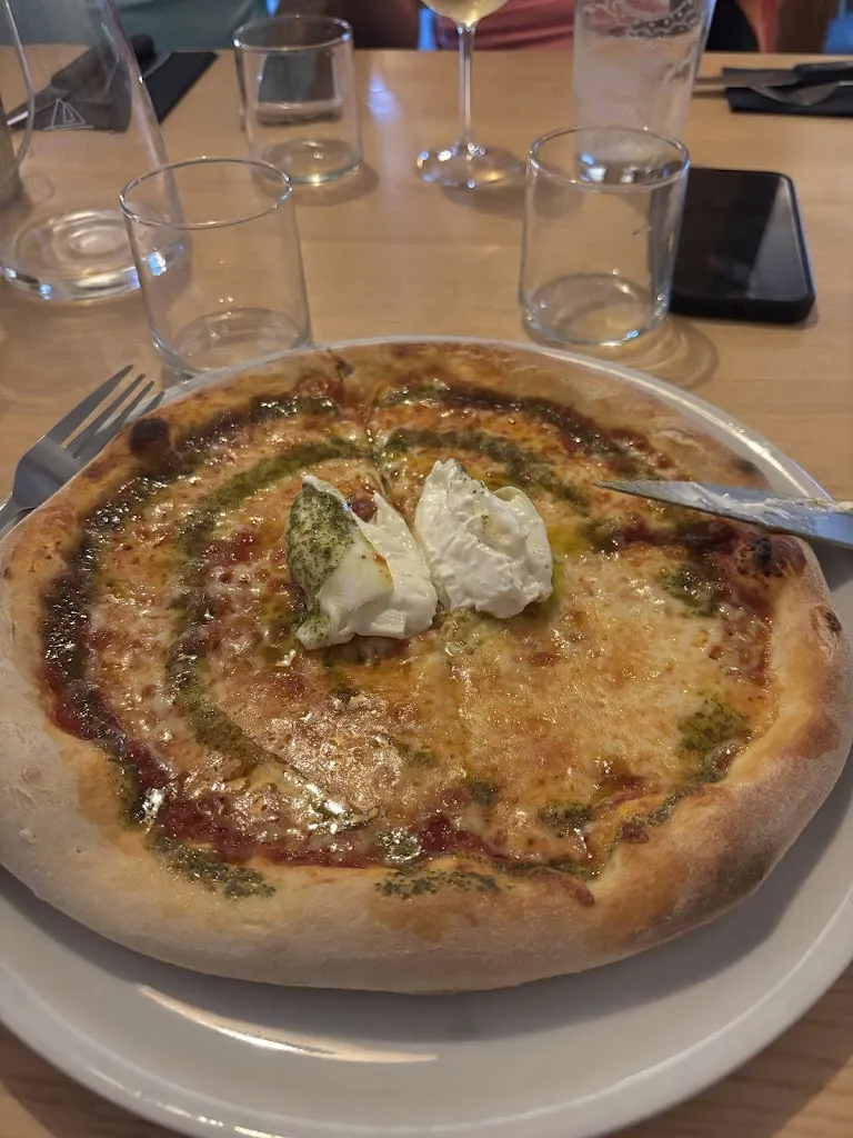 Lauren and the Gio Family_The Black Bear_Contamines-Montjoie_reseña