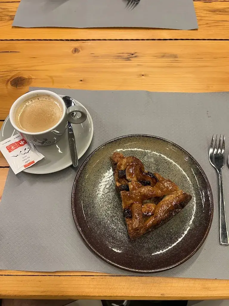 Edouard Moreels_La Plage_Crans-Montana_review