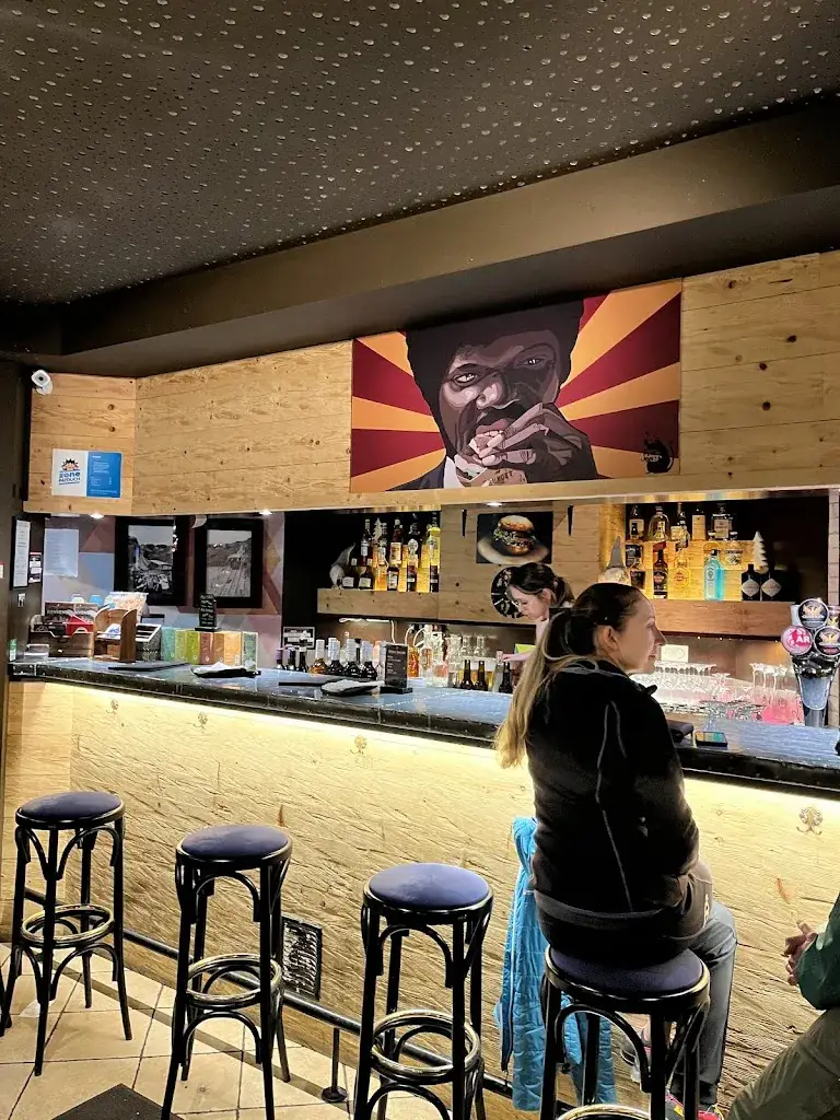 Giuseppe Laudadio_Burger Lounge_Crans-Montana_review