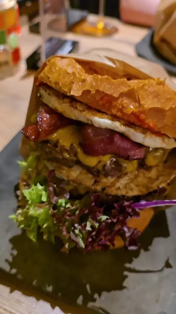 Burger Lounge_Crans-Montana_slider_image_2