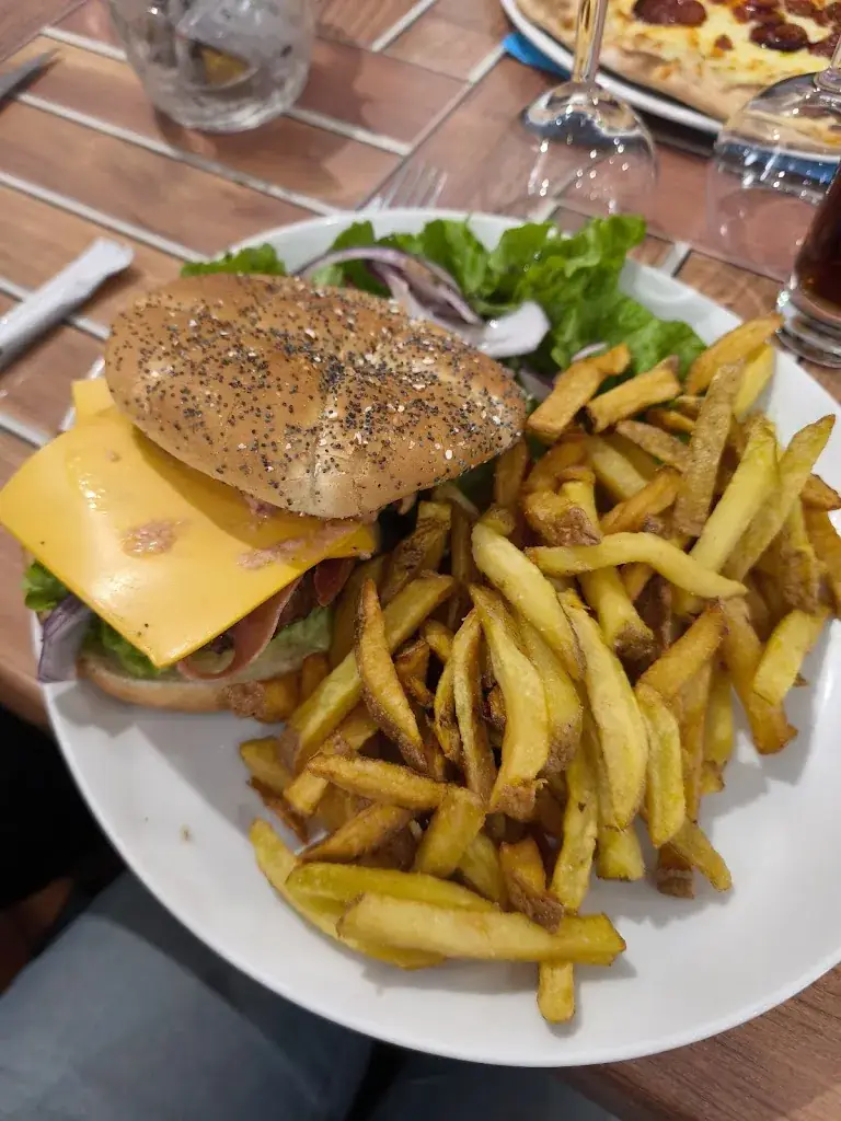 Samantha Longchamp_Brasserie l'Esplanade_Montagnac_review