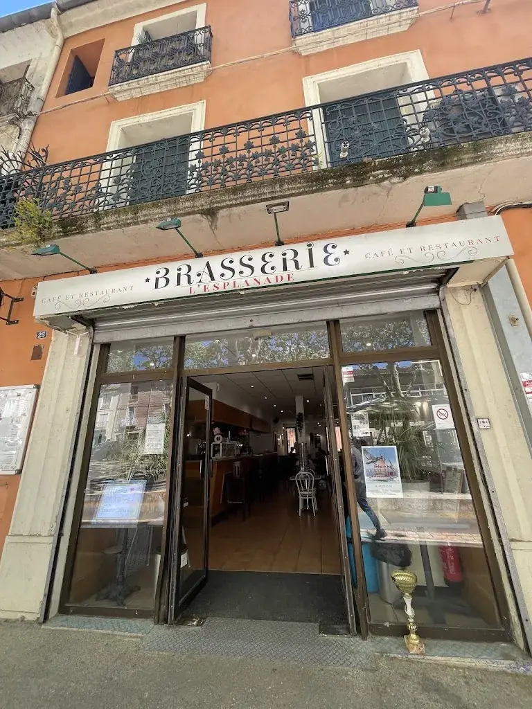 Brasserie l'Esplanade restaurant in Montagnac