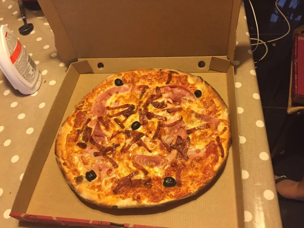 Karen Cowell_Pizza La Volterra Montbazens_Montbazens_review