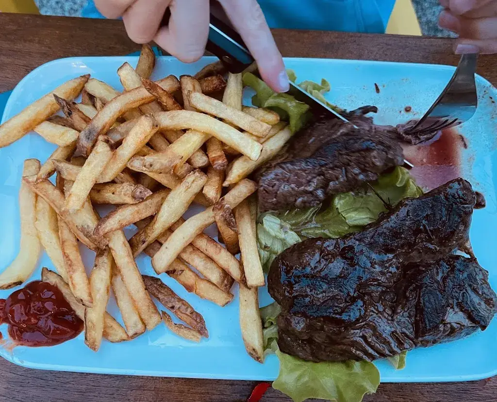 c fb_La Table d'Amélie_Vailhauquès_review