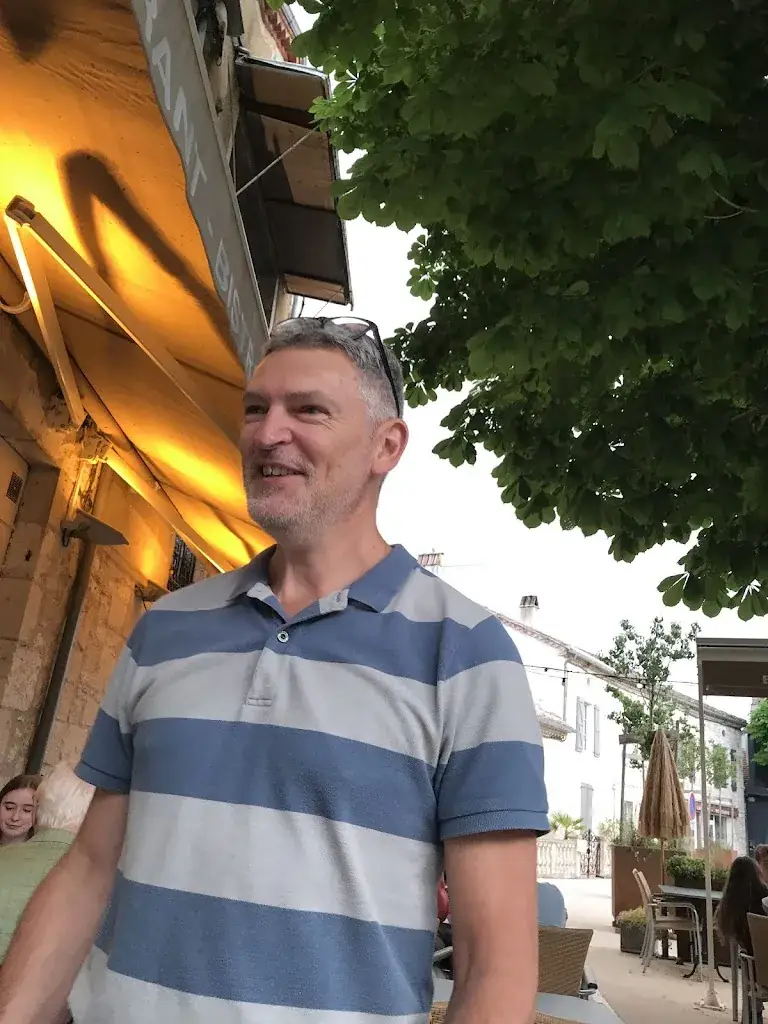 Rob Bull_Café de France_Montcuq-en-Quercy-Blanc_review