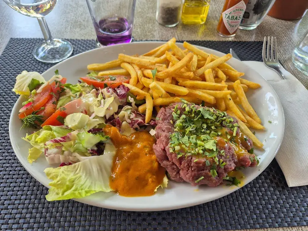 Café de France_Montcuq-en-Quercy-Blanc_slider_image_2