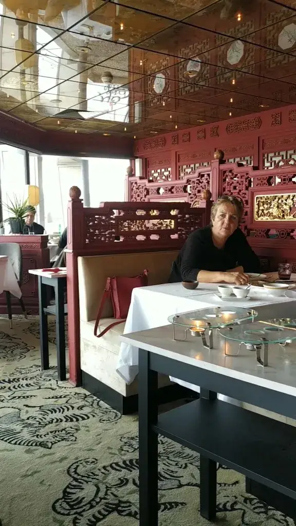 Lòu one_Genève_slider_image_2