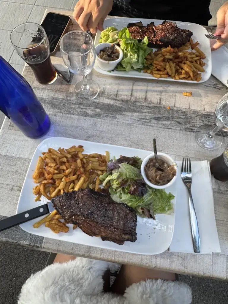 Oceane Tahora_La Rotisserie_Muret_review