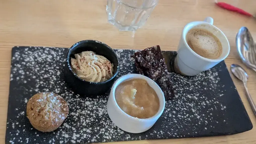 Hannah Witteveen_La Bûche Croisée_Contamines-Montjoie_review