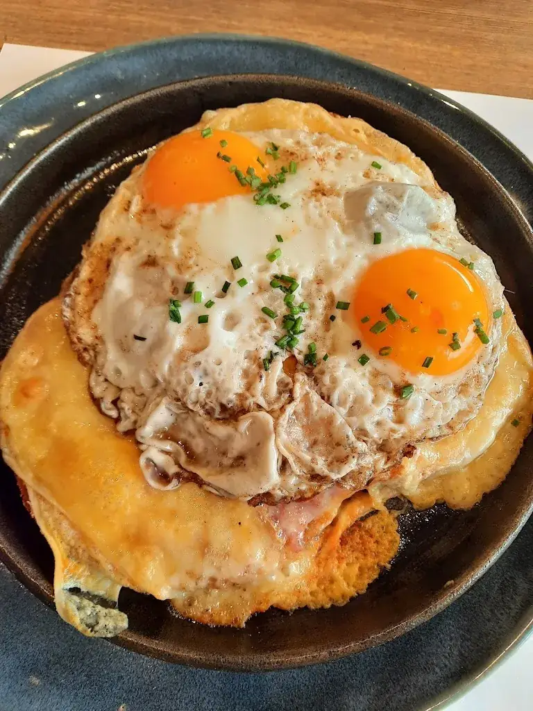 JessieLou141_Le Bivouac_Mosses_review