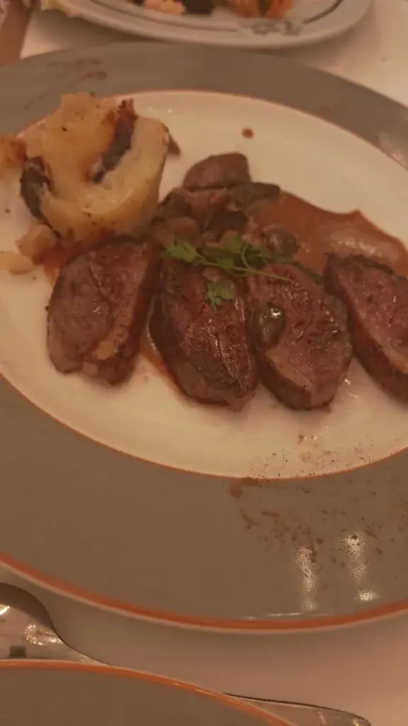 Raquel Fernández Segura_Les Grands Buffets_Narbonne_recensione