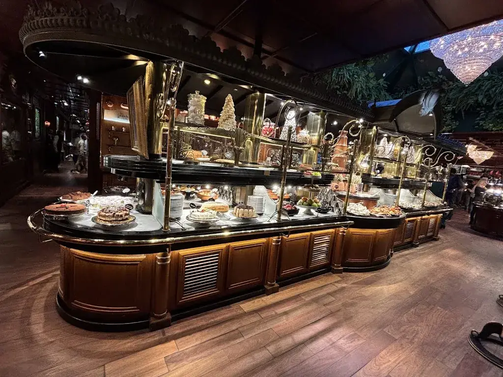 Nisha Isaac_Les Grands Buffets_Narbonne_recensione