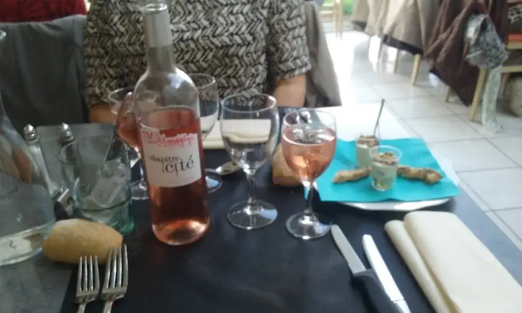 Pierre Tavakelian_Hostel Land Des Vents_Nailloux_review