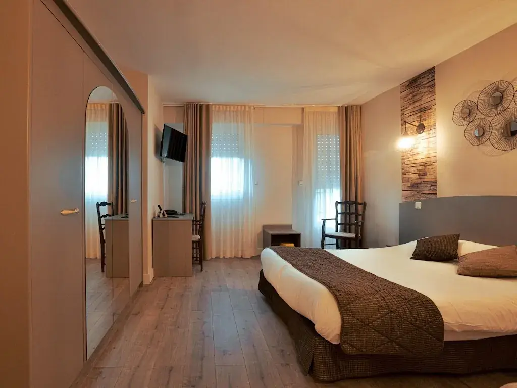 Logis Hôtel Auberge du Pastel_Nailloux_slider_image_1