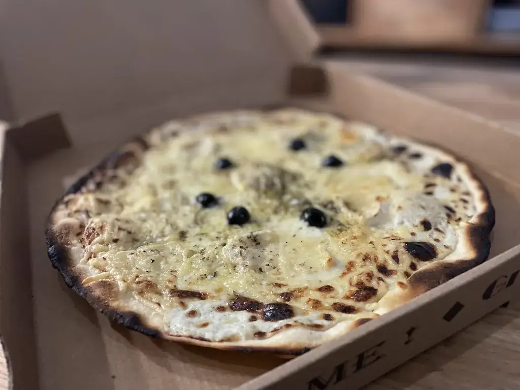 La pizza man_Nébian_slider_image_2