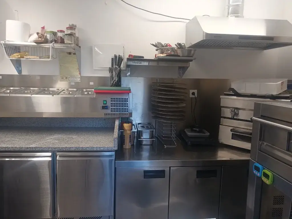 pizza ouioui restaurant in Nébian