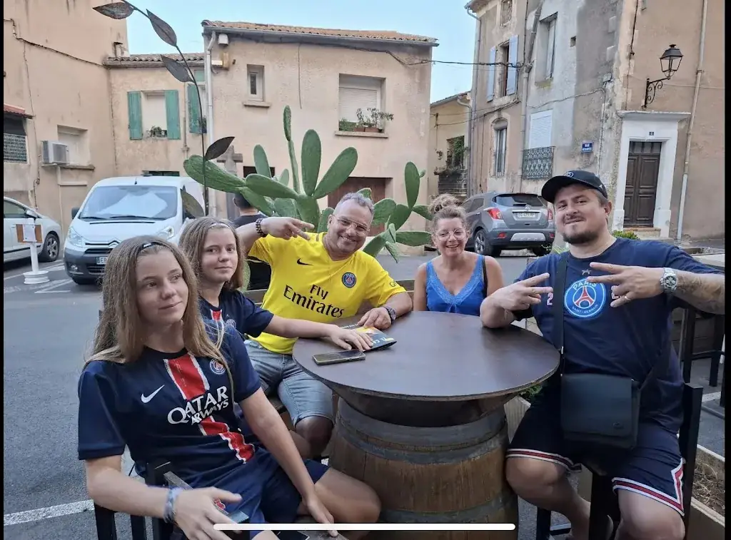 Neymar_Café restaurant pizzeria la casa_Nébian_review