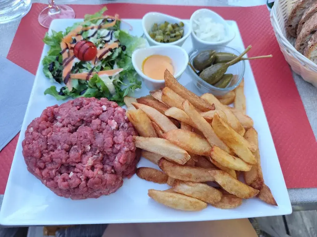 Titia Chim_BAR REST Les Voyageurs_Naucelle_review