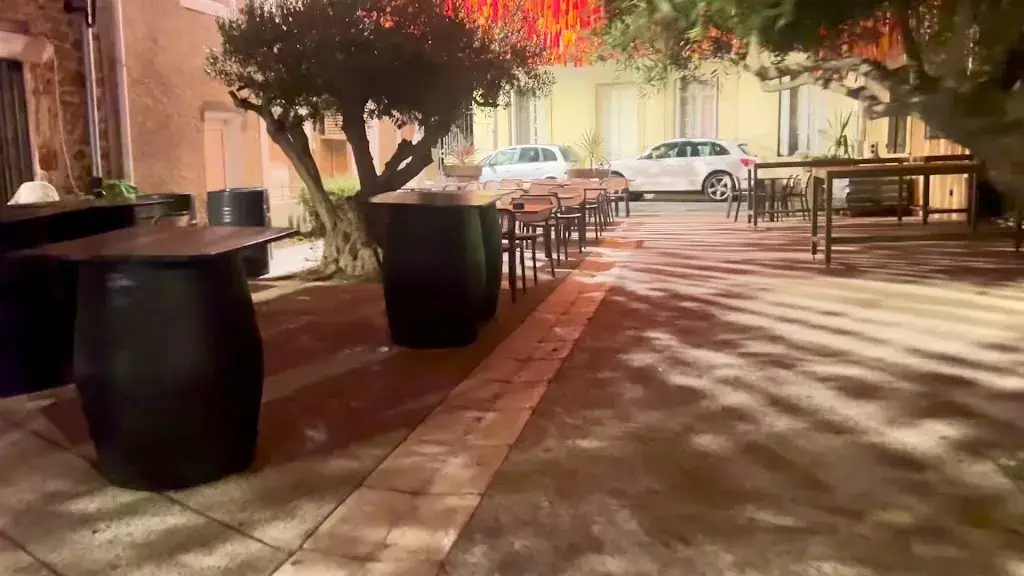 AU PTIT BO BAR_Névian_slider_image_2