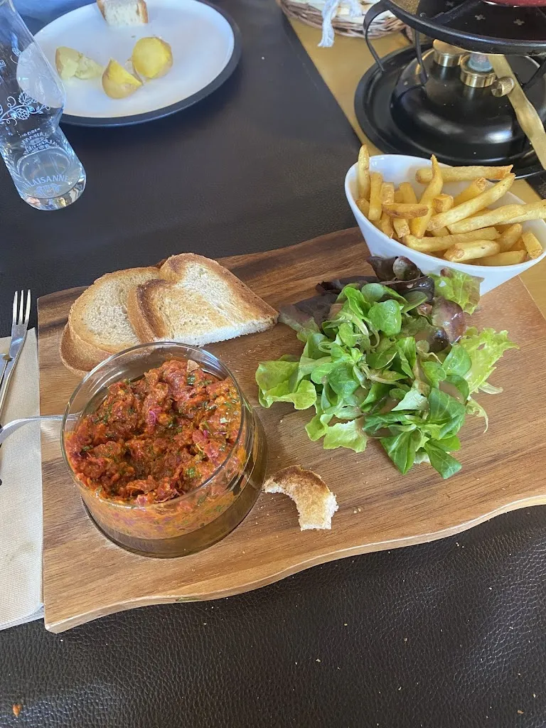 Mark Milton_Café des Voyageurs Noës_Noës_review