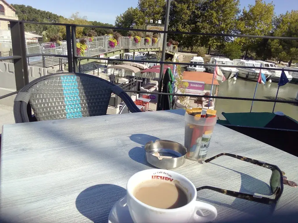 James McGoldrick_La Passerelle_Colombiers_review