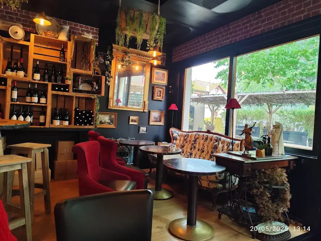 La P'tite Cave_Ornaisons_slider_image_3