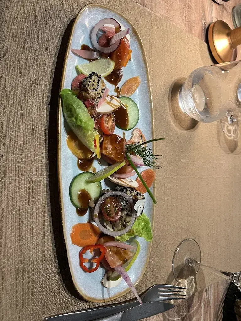 Darren Perera_L'ANCIENNE ÉCOLE_Palau-del-Vidre_review