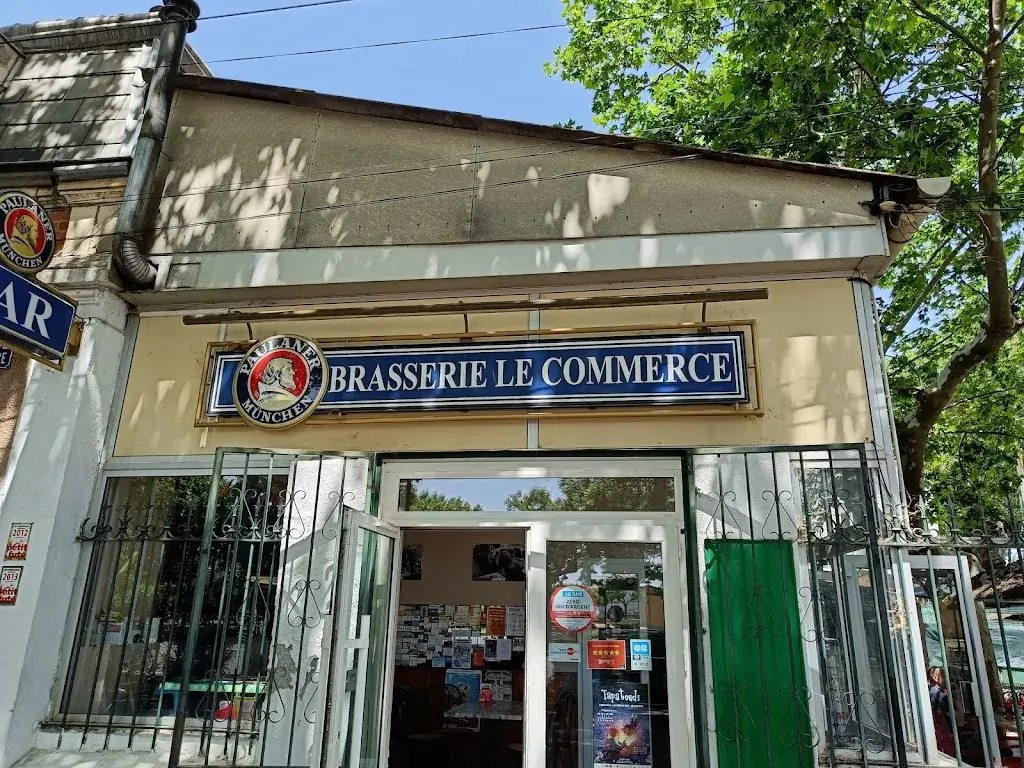 Le Commerce restaurant in Paulhan