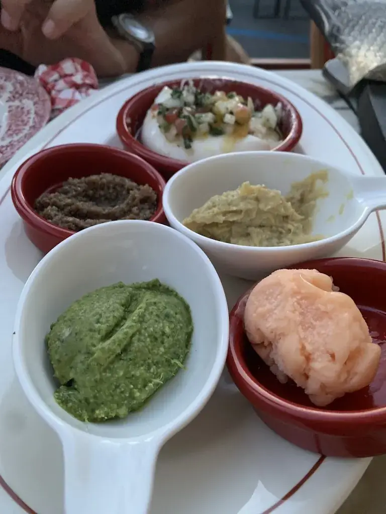 Claire Anselme_PONPON | À boire et à manger_Pérols_review