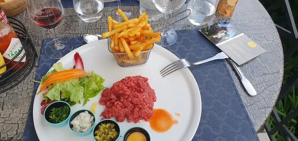 Richard Holland_Hôtel Restaurant Les Caudalies_Artemare_reseña