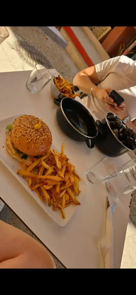 Ingrid Moulin_La Terrasse_Palavas-les-Flots_review