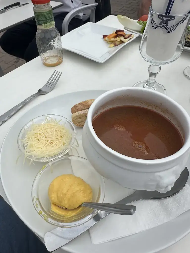 leslie valery_Les Marines_Palavas-les-Flots_review