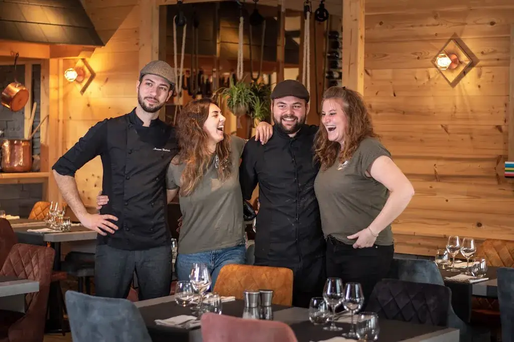 400 Coups Pub & Restaurant Restaurant in Marignier