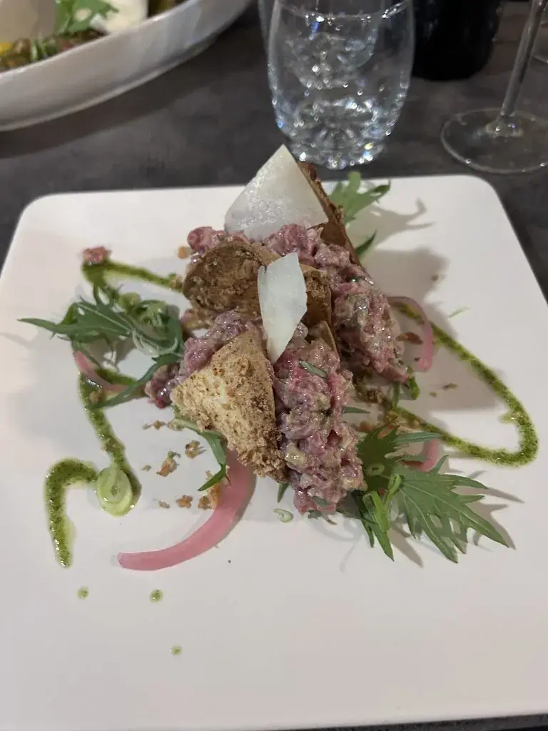 Aaron Chu_Près de la fontaine_Portel-des-Corbières_review