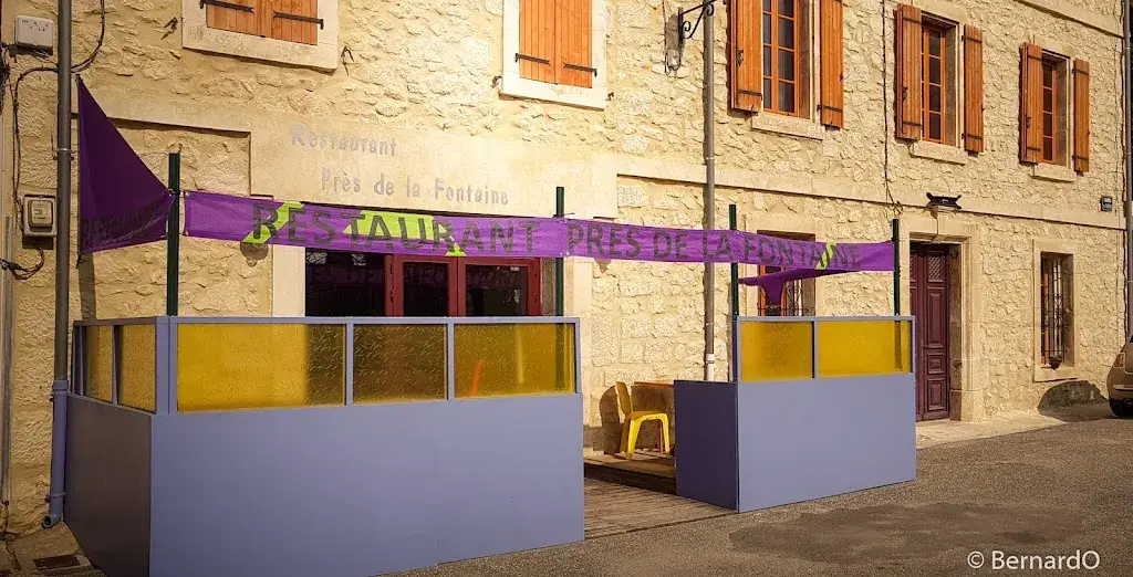 Près de la fontaine restaurant in Portel-des-Corbières