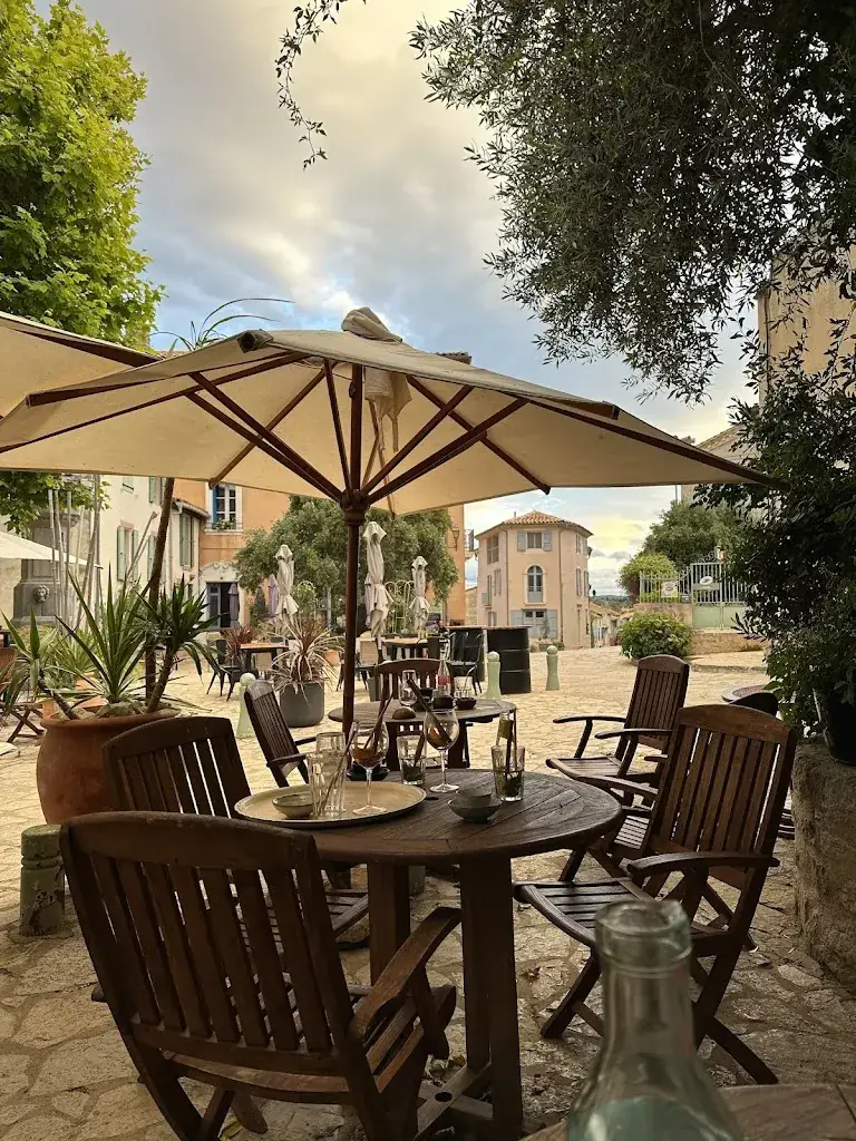 Les Beaux Arts ristorante a Bages