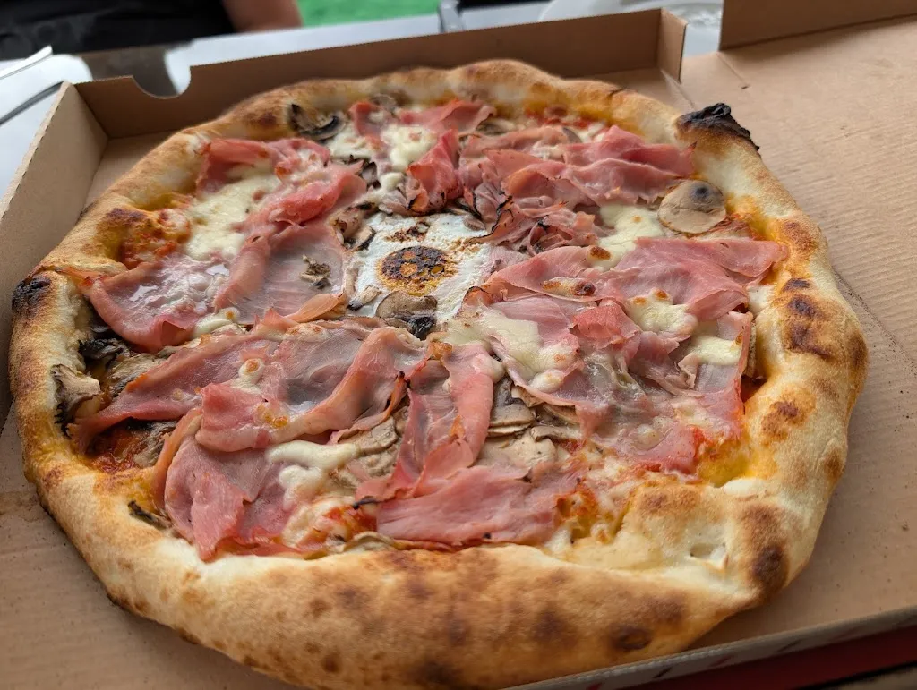 Pizza YOYO Restaurant - Pizzeria_Pompertuzat_slider_image_3