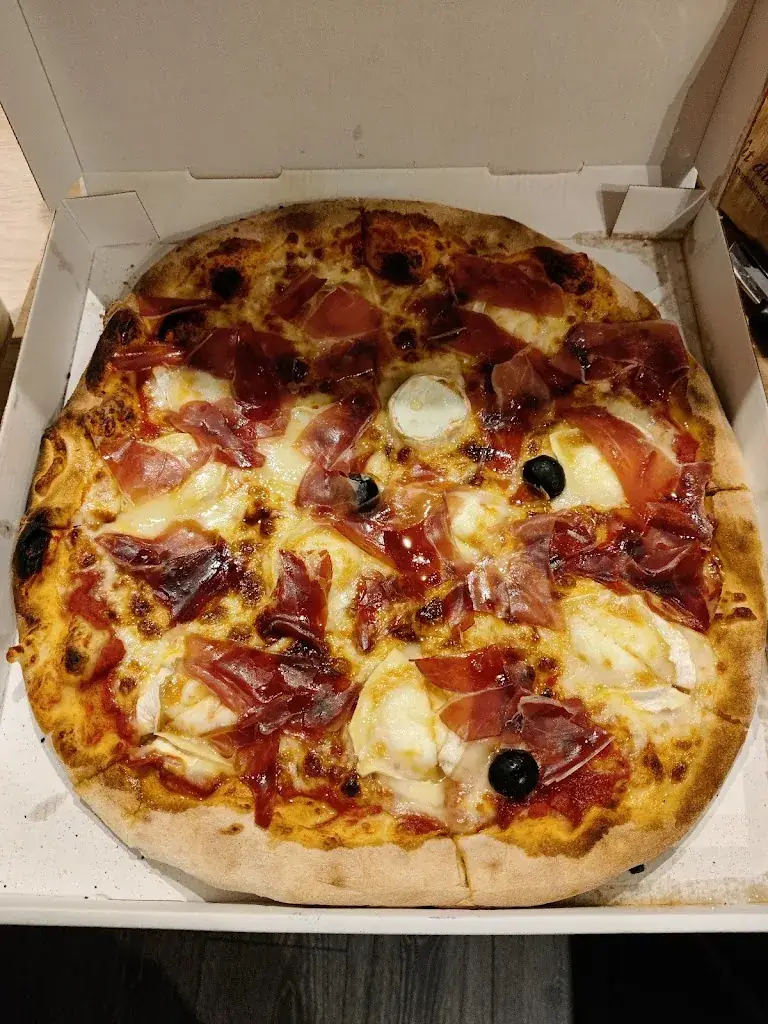 Jessy Dominiak_Pizza Les Clus_Marignier_recensione