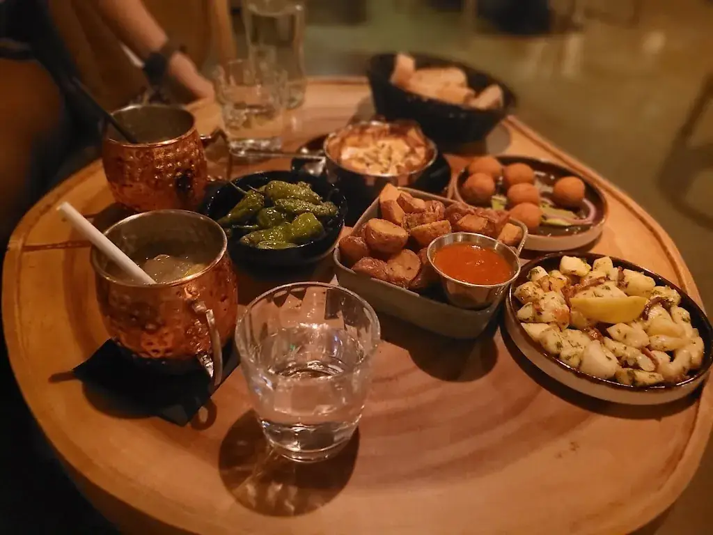 Russell Gray _Akazha tapas & drinks_Plaisance-du-Touch_review