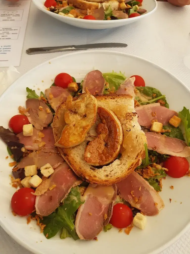 Hôtel ** - Restaurant «Aux berges de Pareloup» ristorante a 12410